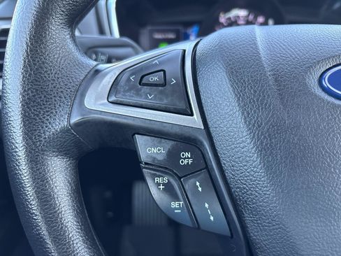 Used 2020 Ford Fusion SE FWD image 14