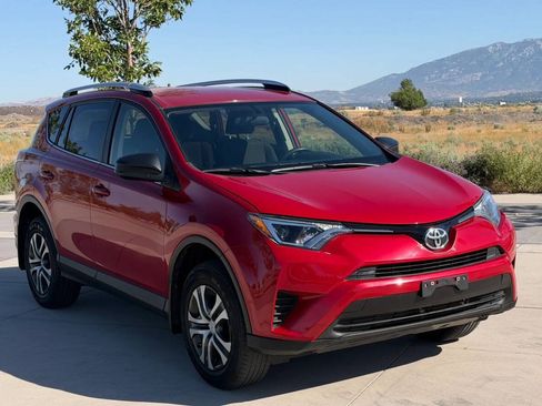 Used 2016 Toyota RAV4 LE AWD/4WD image 3