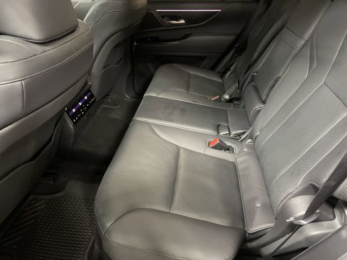 Used 2025 Lexus LX 700h Overtrail image 42