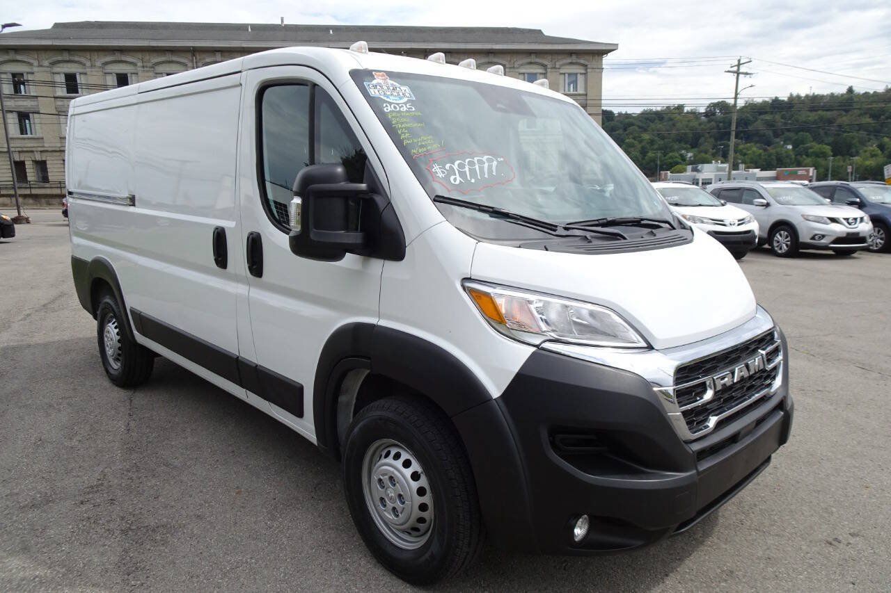 Used 2025 RAM ProMaster 2500 w/ U-Haul Equipment Group FWD image 4