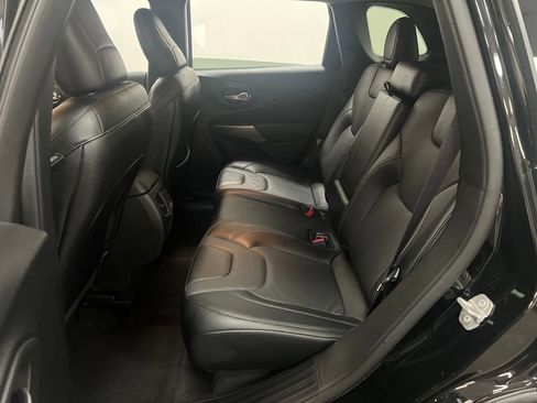 Used 2022 Jeep Cherokee Latitude Lux FWD image 27