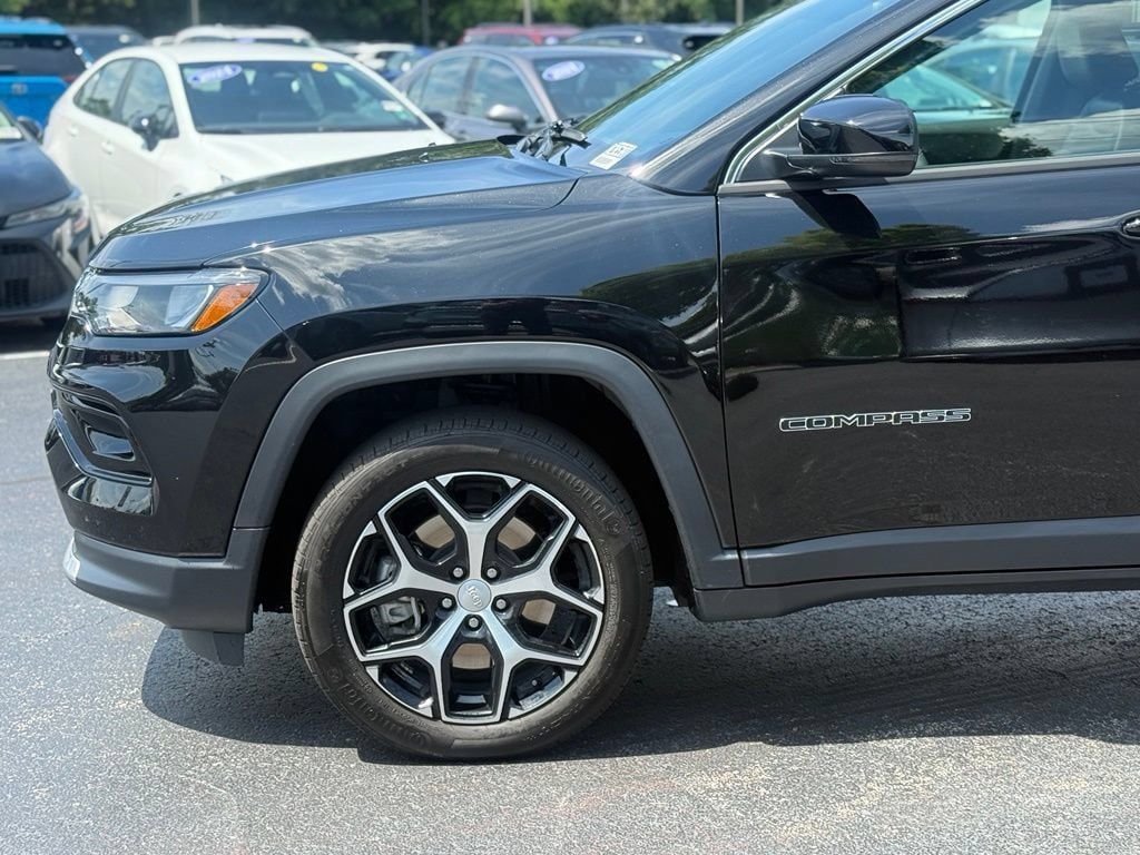 Used 2024 Jeep Compass Limited AWD/4WD image 2