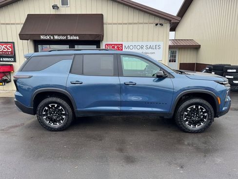 Used 2024 Chevrolet Traverse Z71 image 2