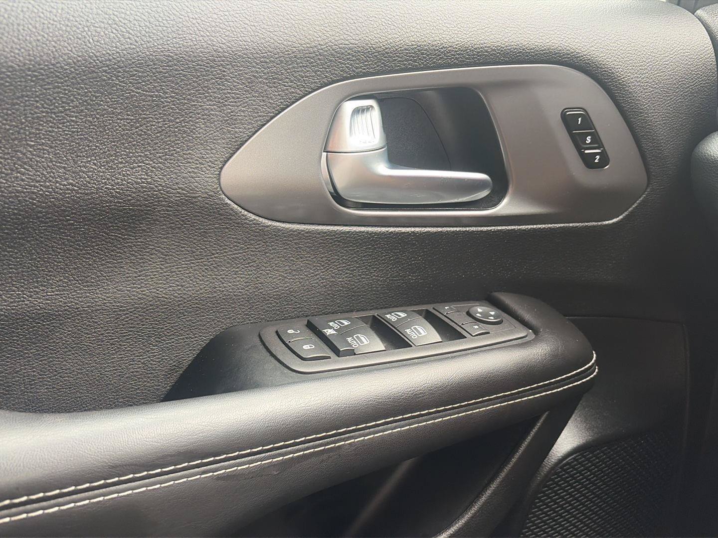 Used 2026 Chrysler Pacifica Select FWD image 16