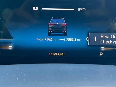 Used 2025 BMW X7 xDrive40i w/ Climate Comfort Package image 40