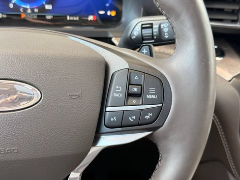 Used 2020 Ford Explorer Platinum w/ Premium Technology Package AWD/4WD image 36