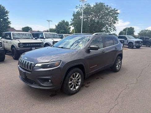Used 2019 Jeep Cherokee Latitude Plus w/ Comfort/Convenience Group AWD/4WD image 4