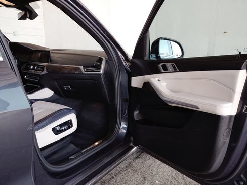 Used 2022 BMW X5 xDrive45e w/ Premium Package AWD/4WD image 10
