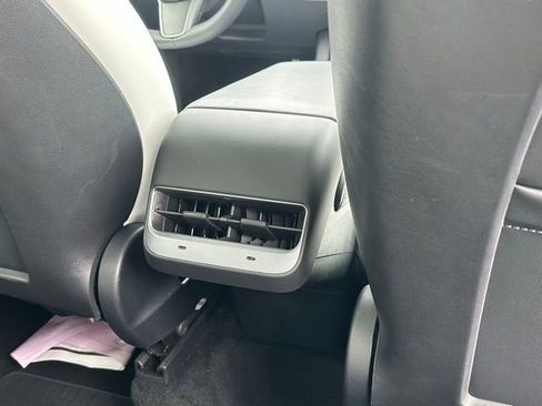 Used 2023 Tesla Model Y Long Range image 31