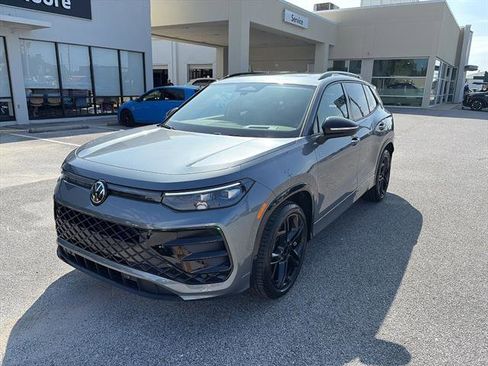 New 2026 Volkswagen Tiguan SE R-Line FWD image 3