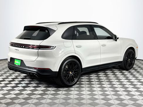 Used 2024 Porsche Cayenne w/ Premium Package AWD/4WD image 8