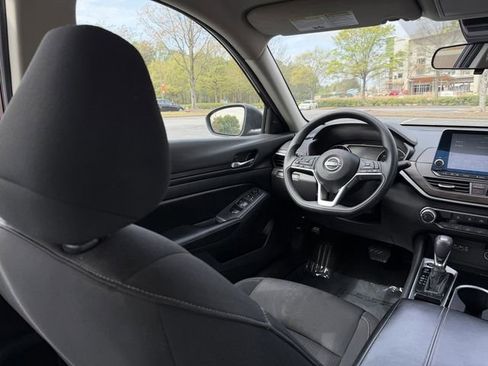 Used 2024 Nissan Altima 2.5 SV FWD image 35