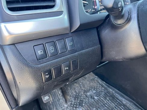 Used 2017 Toyota Highlander Limited image 9