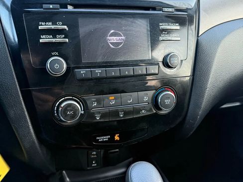 Used 2014 Nissan Rogue S image 30