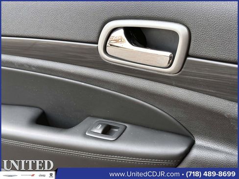 Used 2020 Jeep Grand Cherokee Altitude image 23