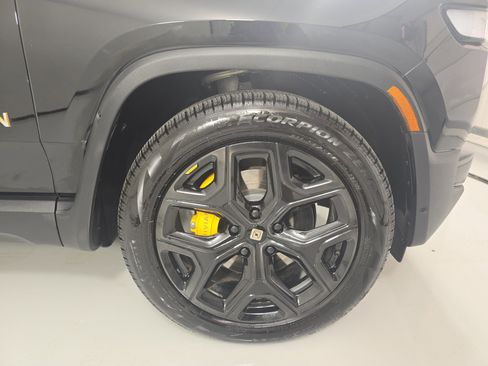 Used 2023 Rivian R1S Adventure image 11