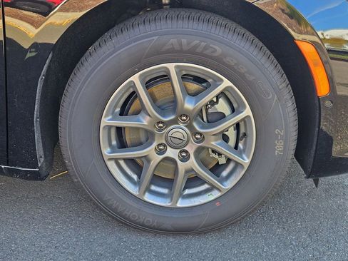 New 2026 Chrysler Pacifica Select image 9