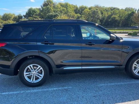 Used 2022 Ford Explorer XLT w/ Equipment Group 202A image 7