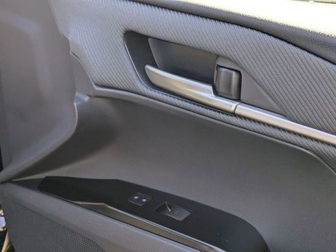 Used 2025 Toyota Camry SE image 34