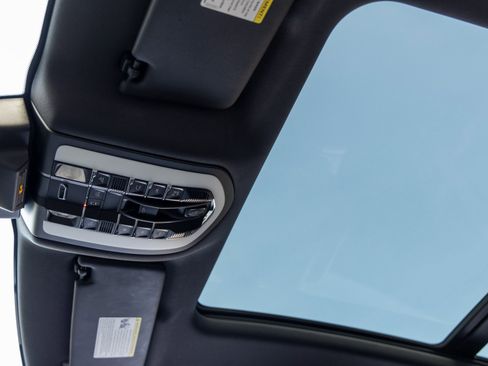 Certified 2023 Porsche Macan GTS image 32