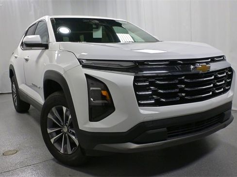 New 2026 Chevrolet Equinox LT w/ Convenience Package II image 2