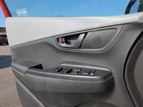 Used 2020 Hyundai Kona SE AWD/4WD image 18