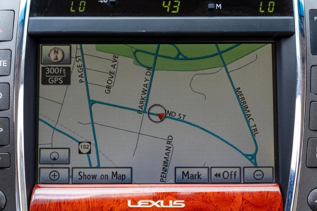 Used 2011 Lexus ES 350 w/ Preferred Accessory Package FWD image 22