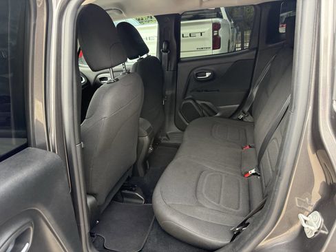 Used 2020 Jeep Renegade Latitude FWD image 13