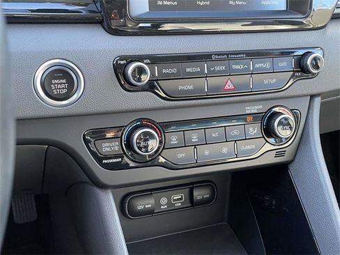 Used 2019 Kia Niro EX image 28