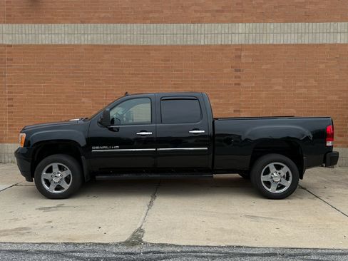 Used 2013 GMC Sierra 2500 Denali w/ Suspension Package, Off-Road AWD/4WD image 6