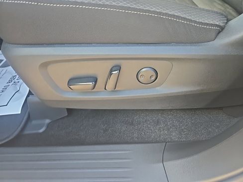 New 2025 Nissan Pathfinder SV w/ Black Appearance Package image 10