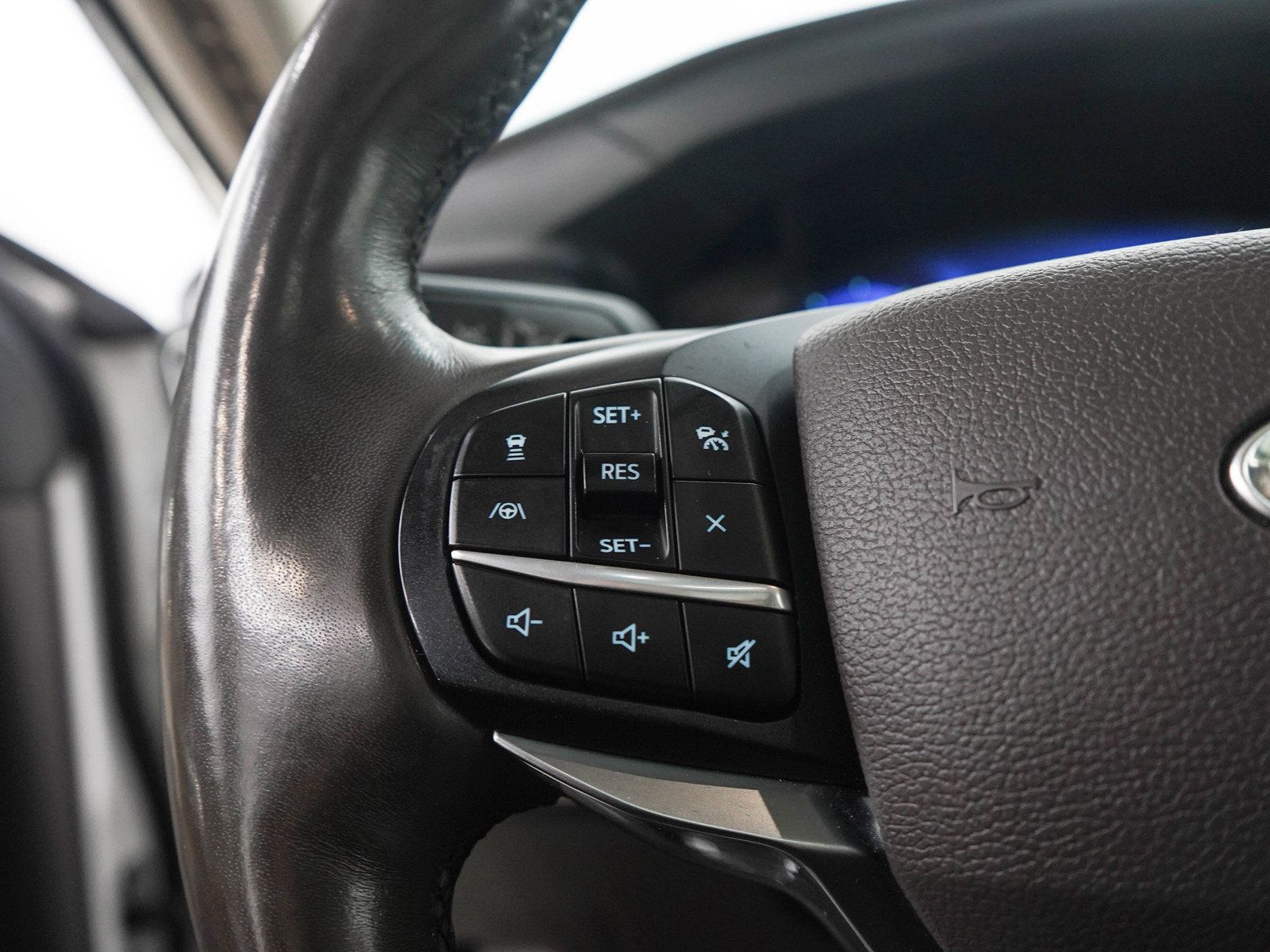 Used 2020 Ford Explorer Platinum w/ Premium Technology Package AWD/4WD image 29