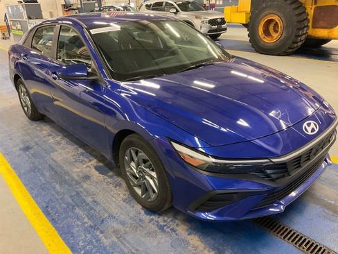 Used 2024 Hyundai Elantra SEL image 5