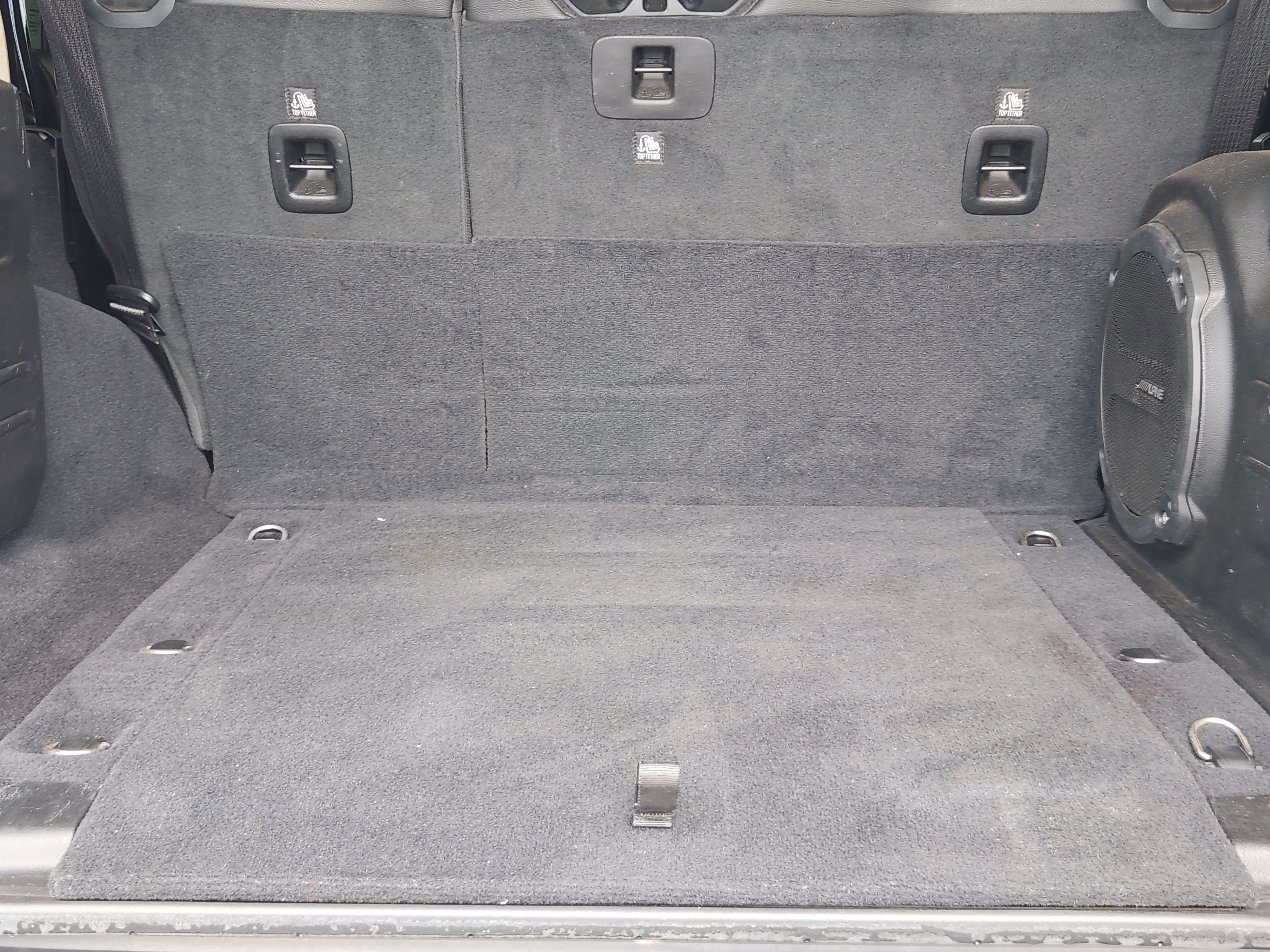 Used 2019 Jeep Wrangler Unlimited Sahara AWD/4WD image 32