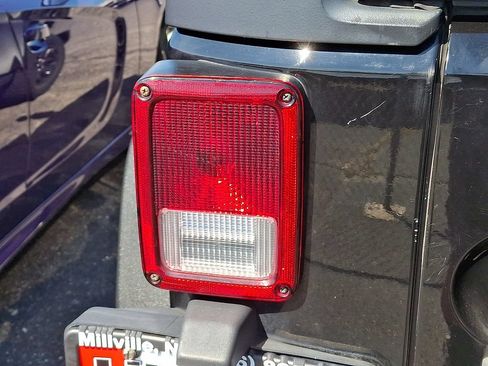 Used 2018 Jeep Wrangler Unlimited Sport S AWD/4WD image 8