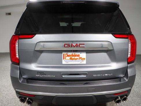 Used 2021 GMC Yukon Denali w/ Denali Premium Package image 8