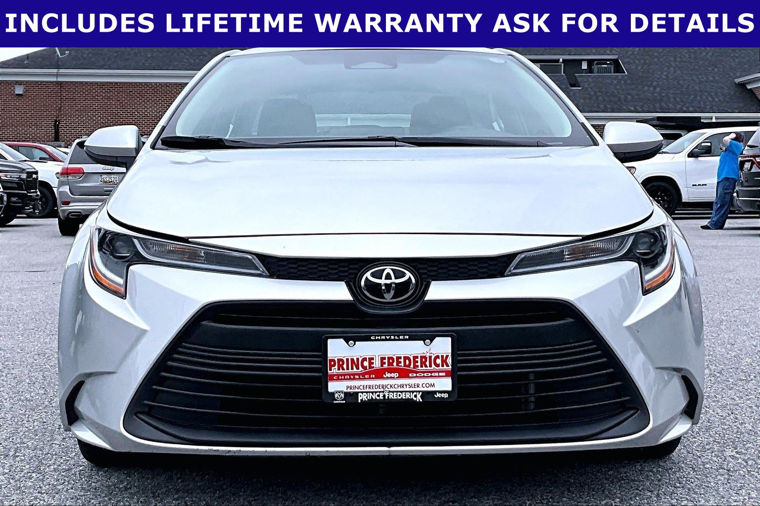 Used 2024 Toyota Corolla LE FWD image 2