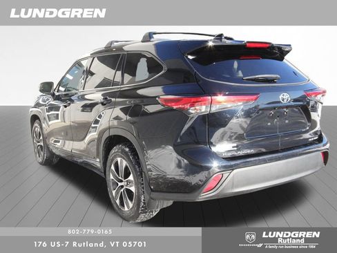 Used 2022 Toyota Highlander XLE image 40