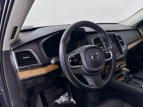 Used 2021 Volvo XC90 T6 Momentum image 9