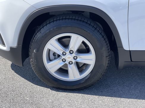 Used 2022 Chevrolet Trax LS w/ Tint and Cruise Package image 34