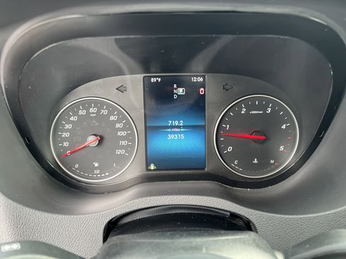 Used 2022 Mercedes-Benz Sprinter 2500 image 30