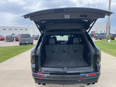 Used 2024 Chevrolet Traverse RS w/ LPO, Floor Liner Package AWD/4WD image 43