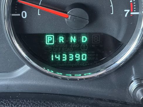 Used 2014 Jeep Wrangler Unlimited Sahara w/ Connectivity Group image 25