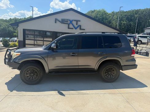 Used 2011 Toyota Land Cruiser w/ Upgrade Pkg AWD/4WD image 6