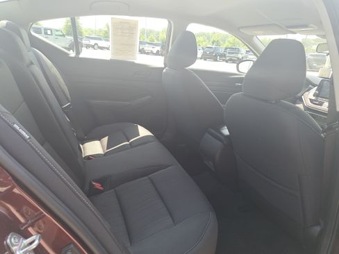 Used 2025 Nissan Altima 2.5 SV FWD image 11
