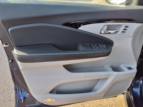 Used 2017 Honda Pilot Touring image 14