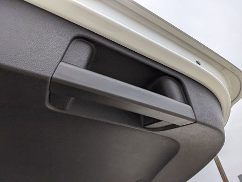 Certified 2025 Volkswagen Taos SE image 29