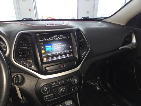 Used 2015 Jeep Cherokee Trailhawk image 31
