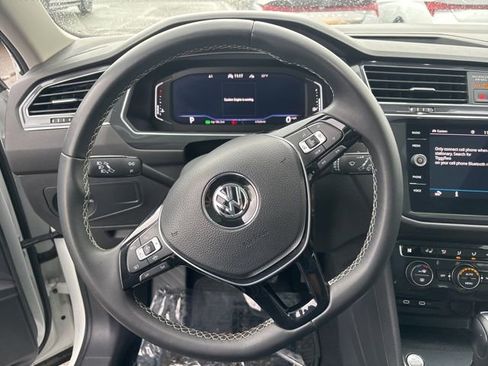Used 2021 Volkswagen Tiguan SE image 23