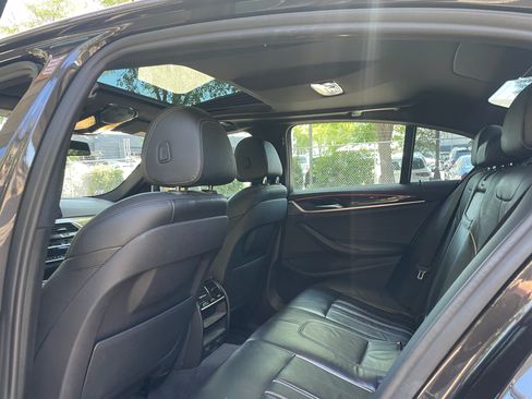 Used 2018 BMW 530e w/ Premium Package 2 RWD image 13